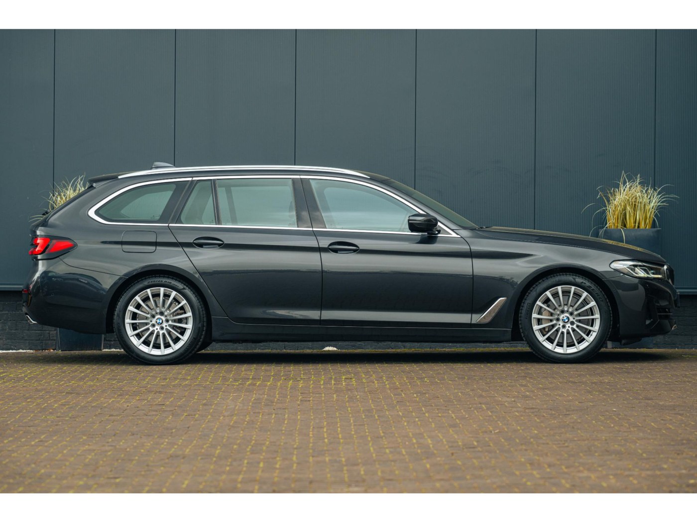 BMW 5-serie Touring 530e High Executive — foto 13 van 54