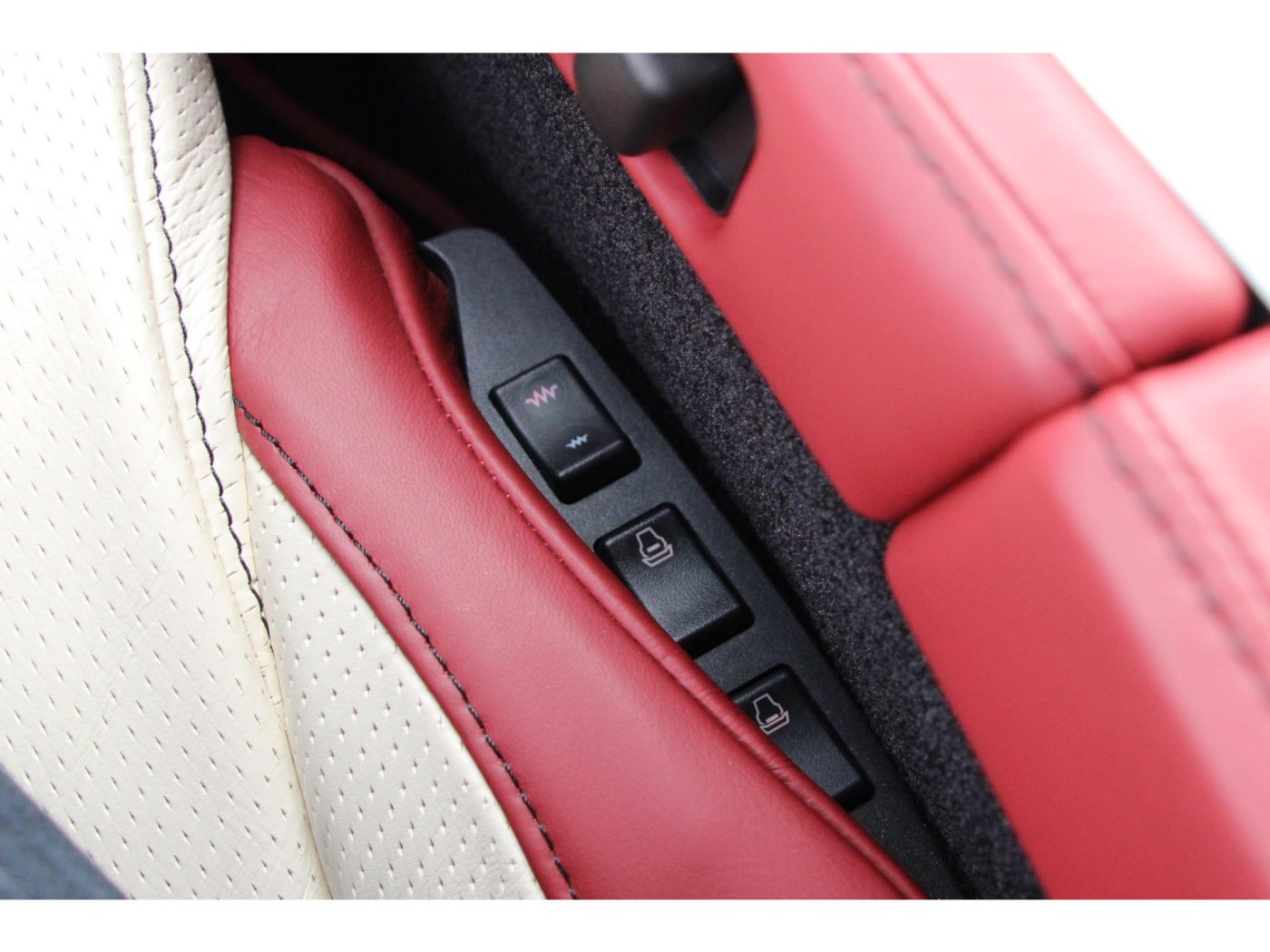 Aston Martin DB9 V12 Touchtronic | 470hp | Only 218km | — foto 23 van 39