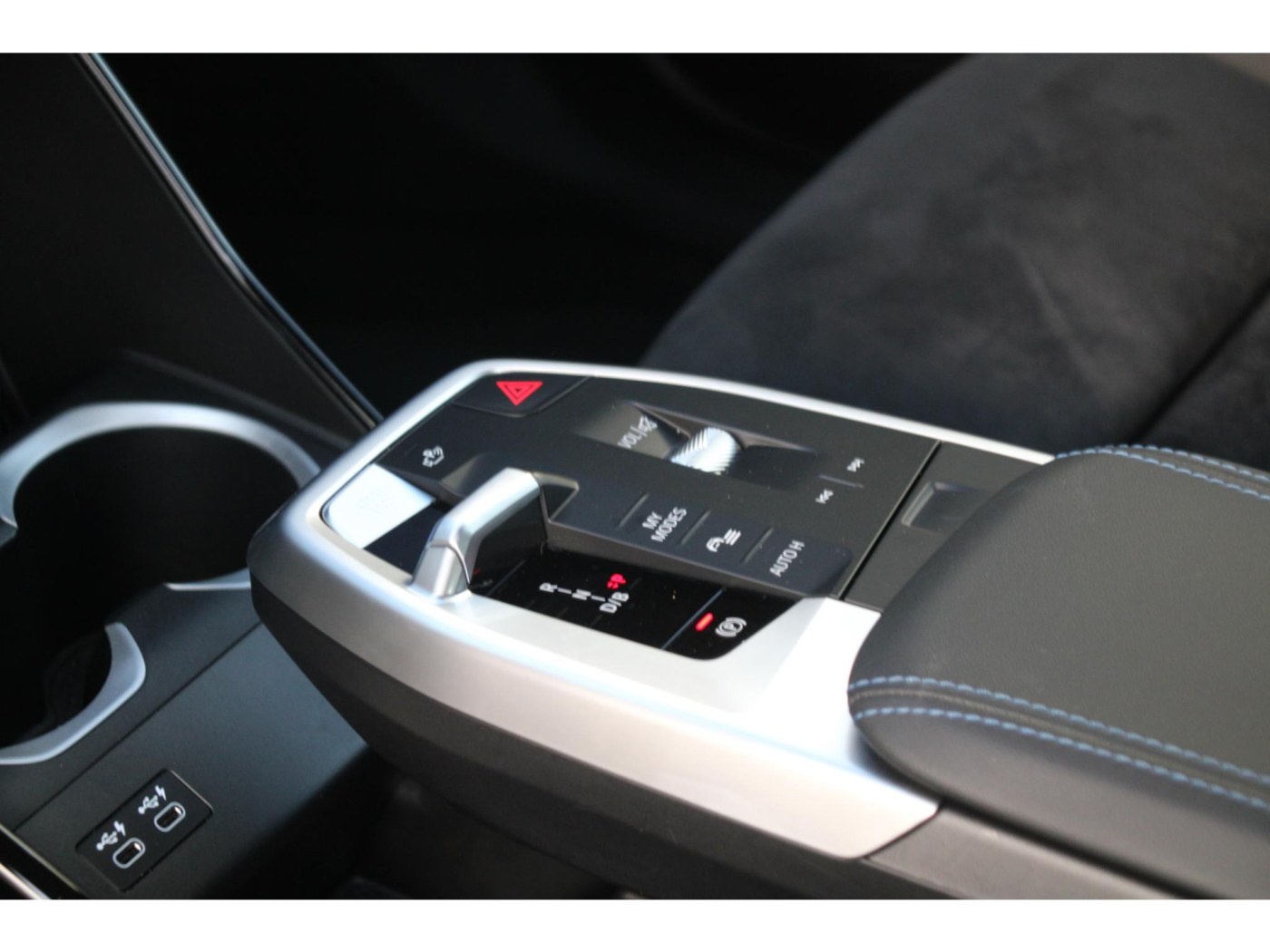 BMW iX1 xDrive30 M-Sport | Trekhaak 1.200kg | stoelverwarming | — foto 31 van 35