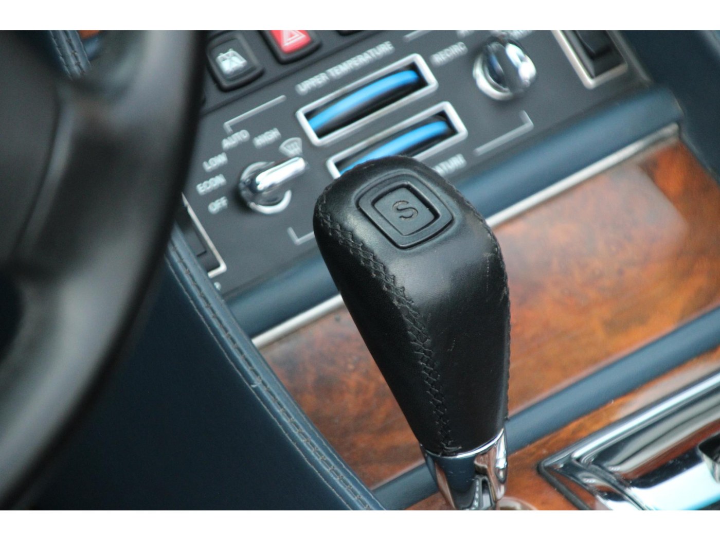 Bentley Azure 6.75 V8 Convertible | 390pk | 750Nm | Youngtimer | Historie | — foto 28 van 44