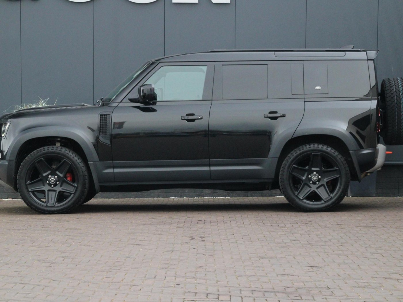 Land Rover Defender 3.0 D250 110 MHEV X-Dynamic HSE — foto 9 van 38