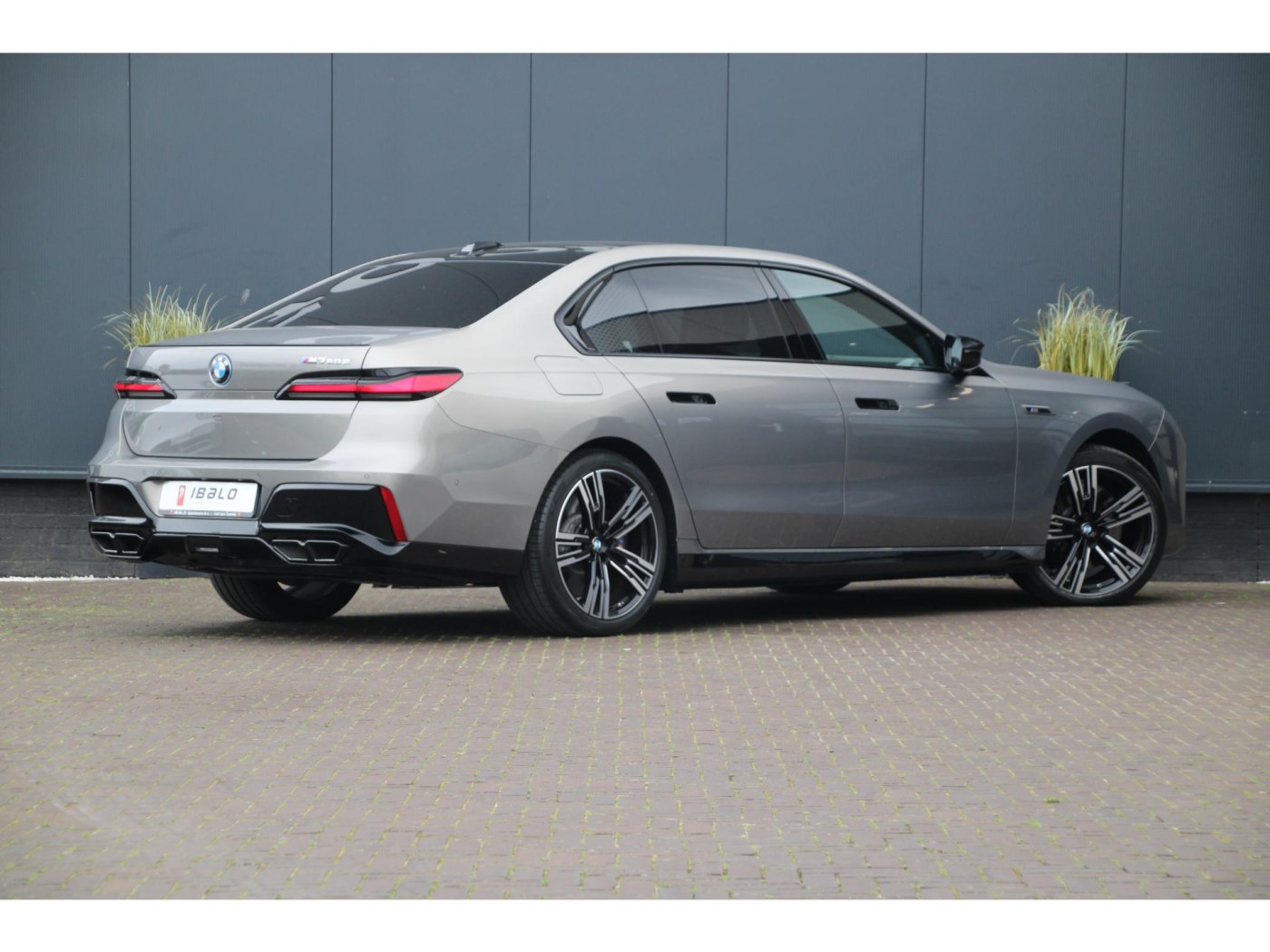 BMW 7-serie M760e xDrive | M-Sport Pro | Executive Lounge | — foto 2 van 43