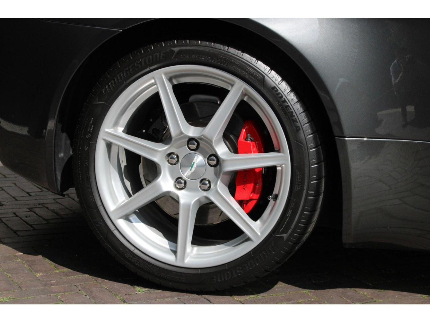 Aston Martin V8 Vantage | Handbak 6 | Youngtimer | BTW-auto | — foto 6 van 45