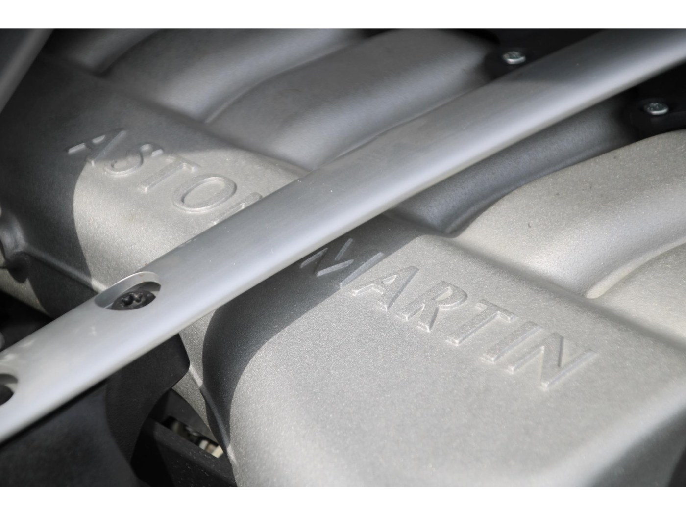 Aston Martin DB9 V12 Touchtronic | 470hp | Only 218km | — foto 25 van 39