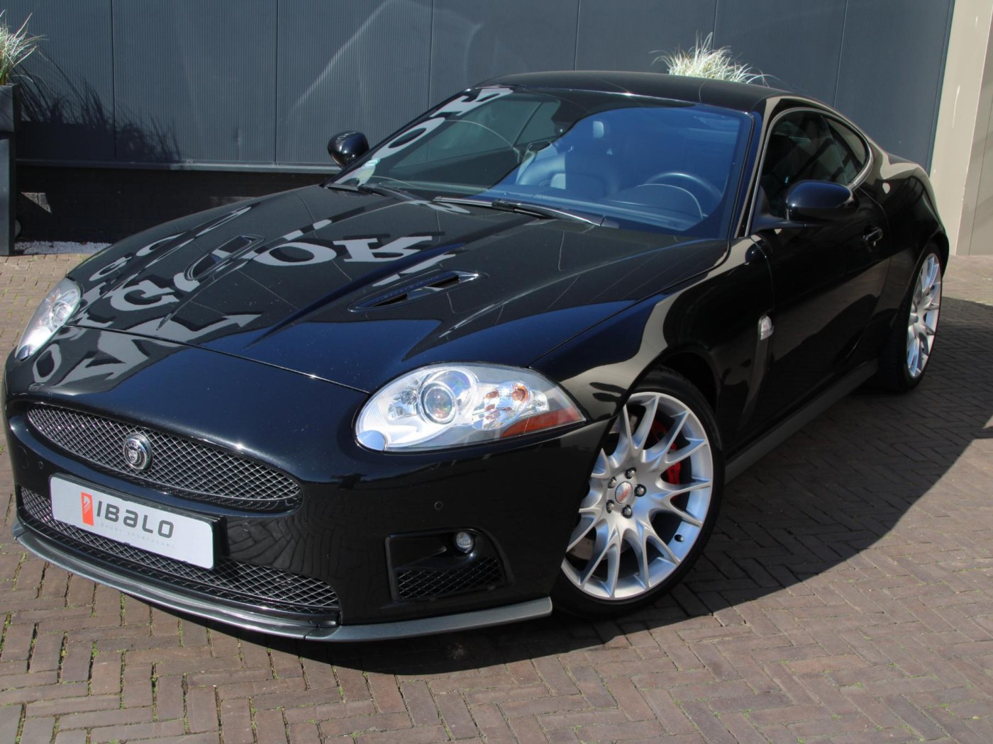 Jaguar XKR-S 4.2 V8 Coupé | 1 van 150 | B&W audio | NL-auto — foto 28 van 71