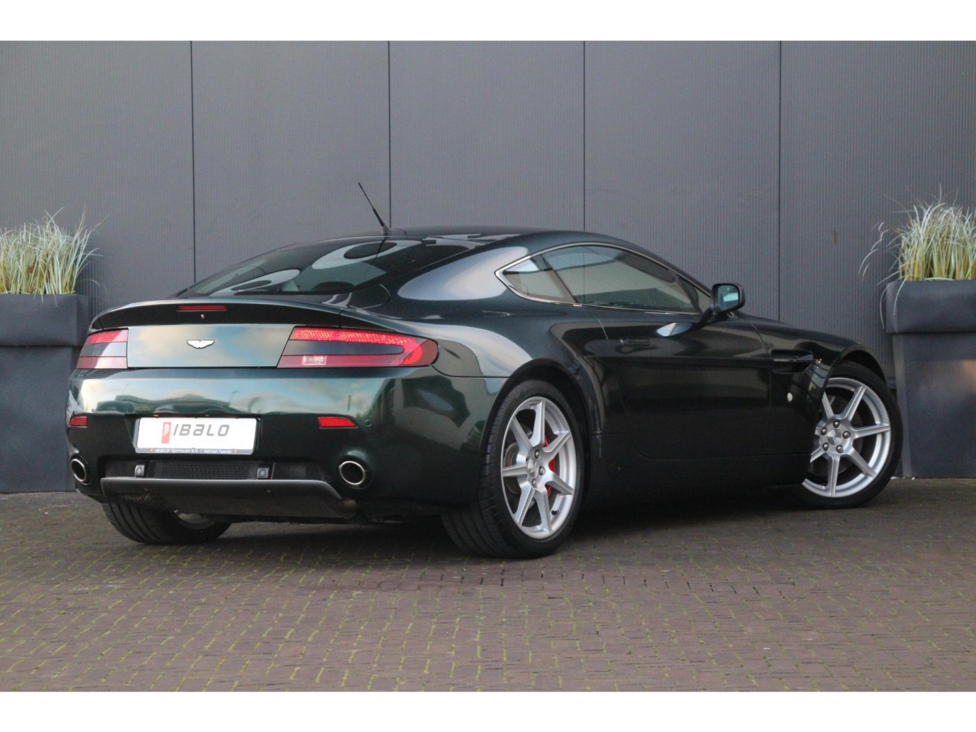 Aston Martin V8 Vantage | Handbak 6 | Green Black | BTW-auto | — foto 2 van 42