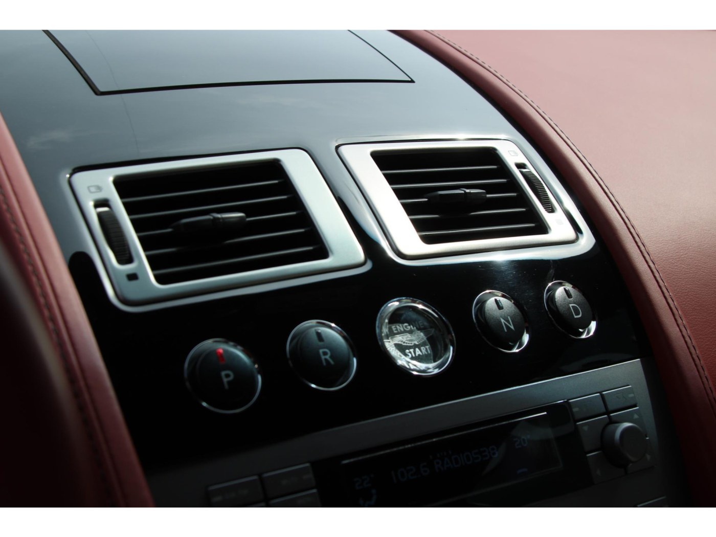 Aston Martin DB9 V12 Touchtronic | 470hp | Only 218km | — foto 19 van 39