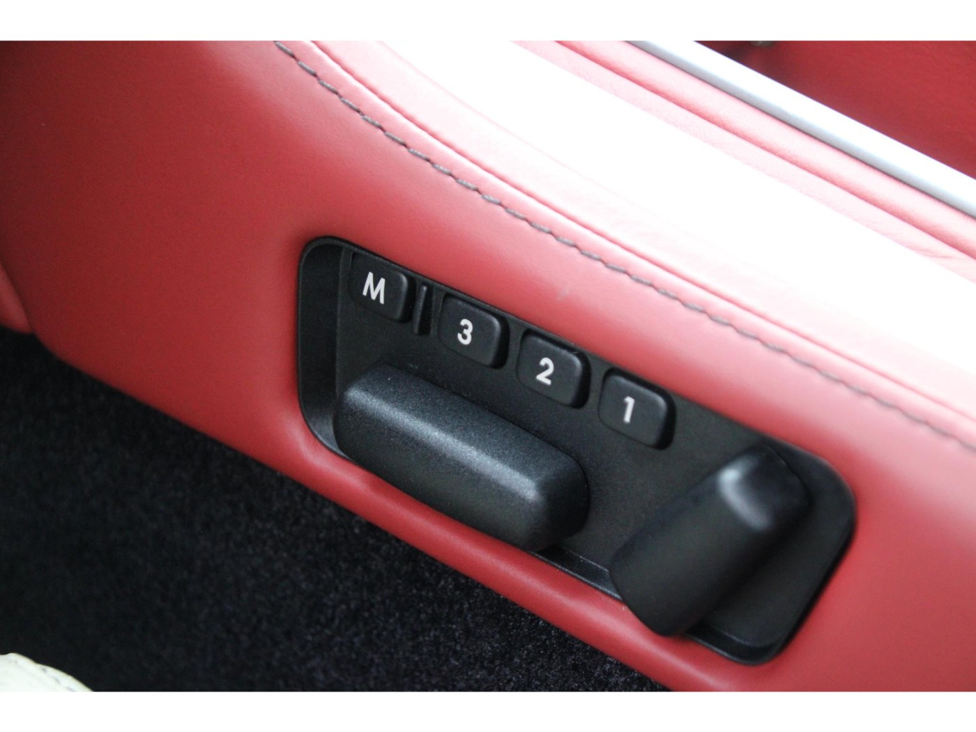 Aston Martin DB9 V12 Touchtronic | 470hp | Only 218km | — foto 17 van 39