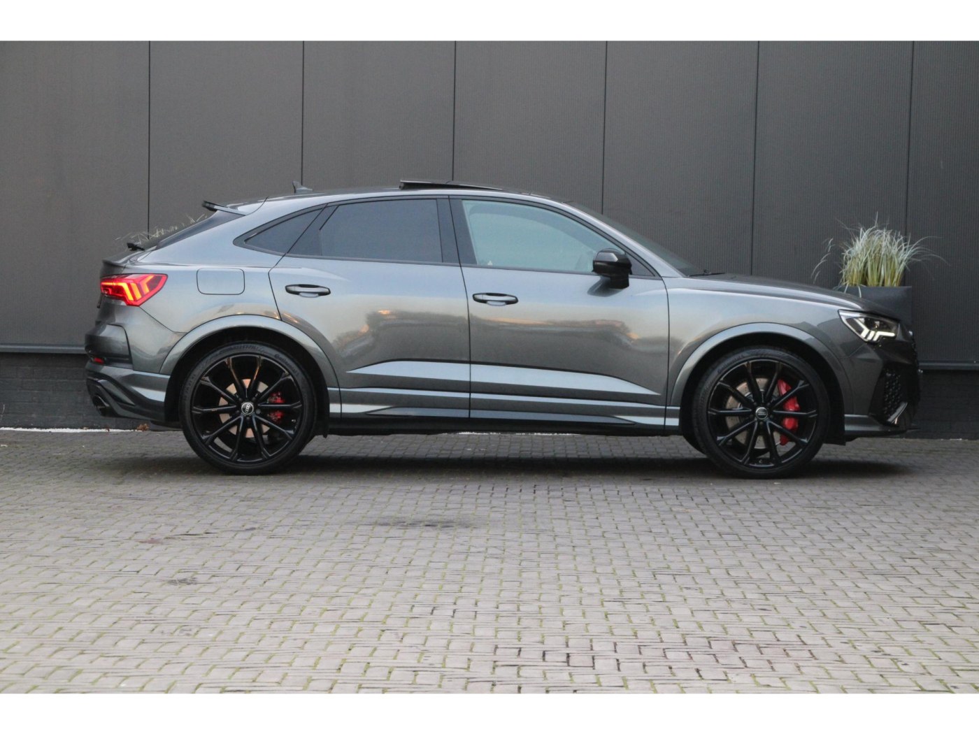 Audi Q3 Sportback TFSI RS | RS Stoelen | B&O | Sportuitlaat — foto 6 van 25