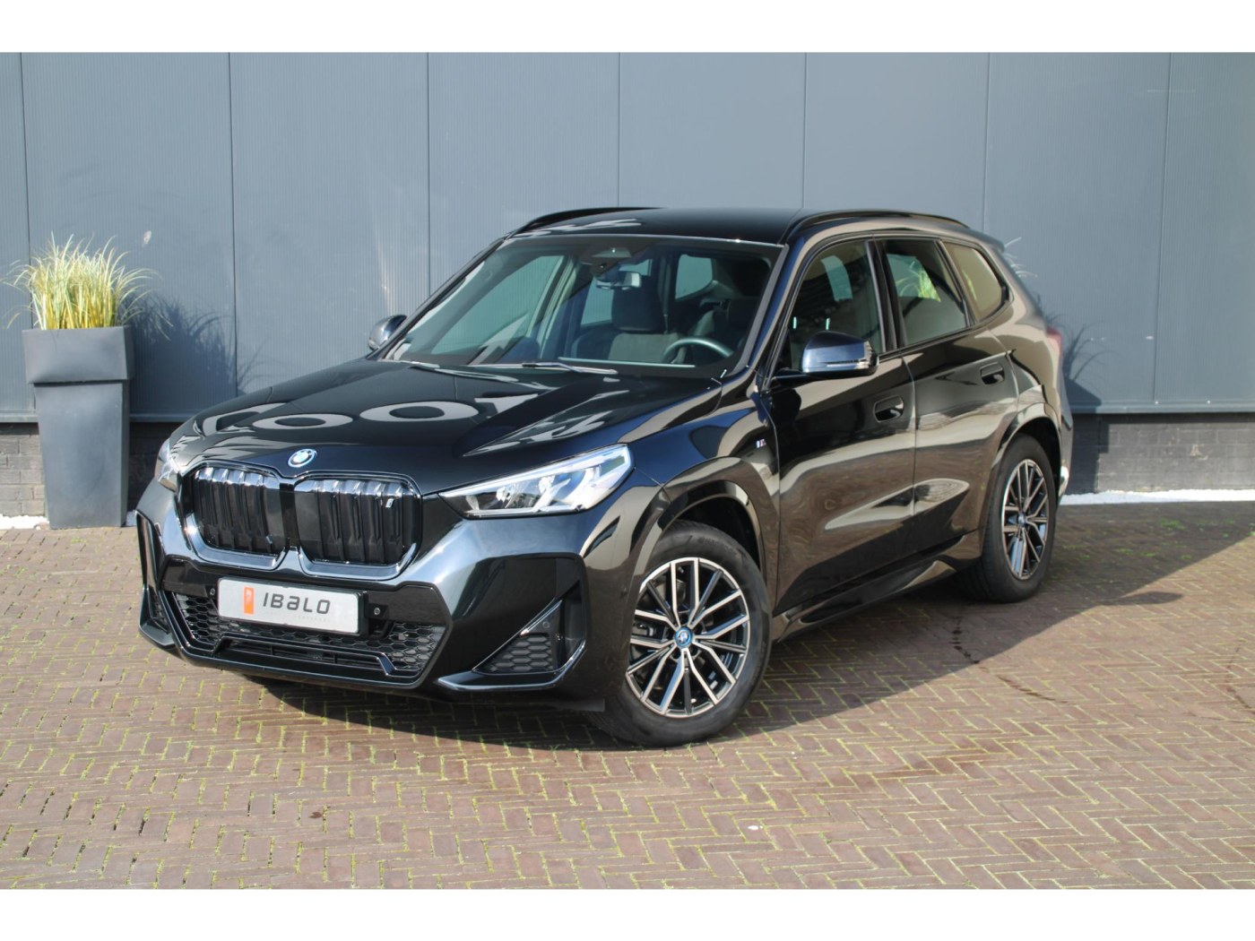 BMW iX1 xDrive30 M-Sport | Trekhaak 1.200kg | stoelverwarming | — foto 17 van 35