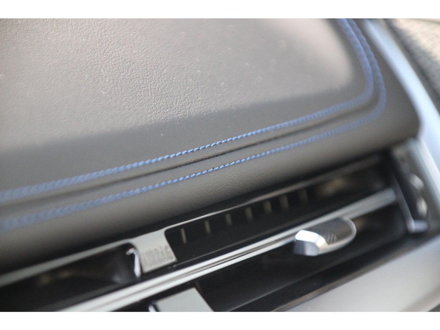 BMW iX1 xDrive30 M-Sport | Trekhaak 1.200kg | stoelverwarming | — foto 14 van 35