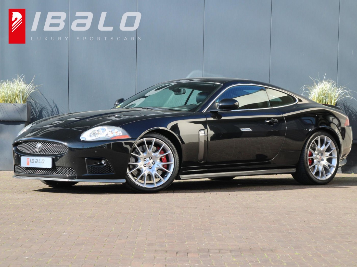 Jaguar XKR-S 4.2 V8 Coupé | 1 van 150 | B&W audio | NL-auto — foto 1 van 71