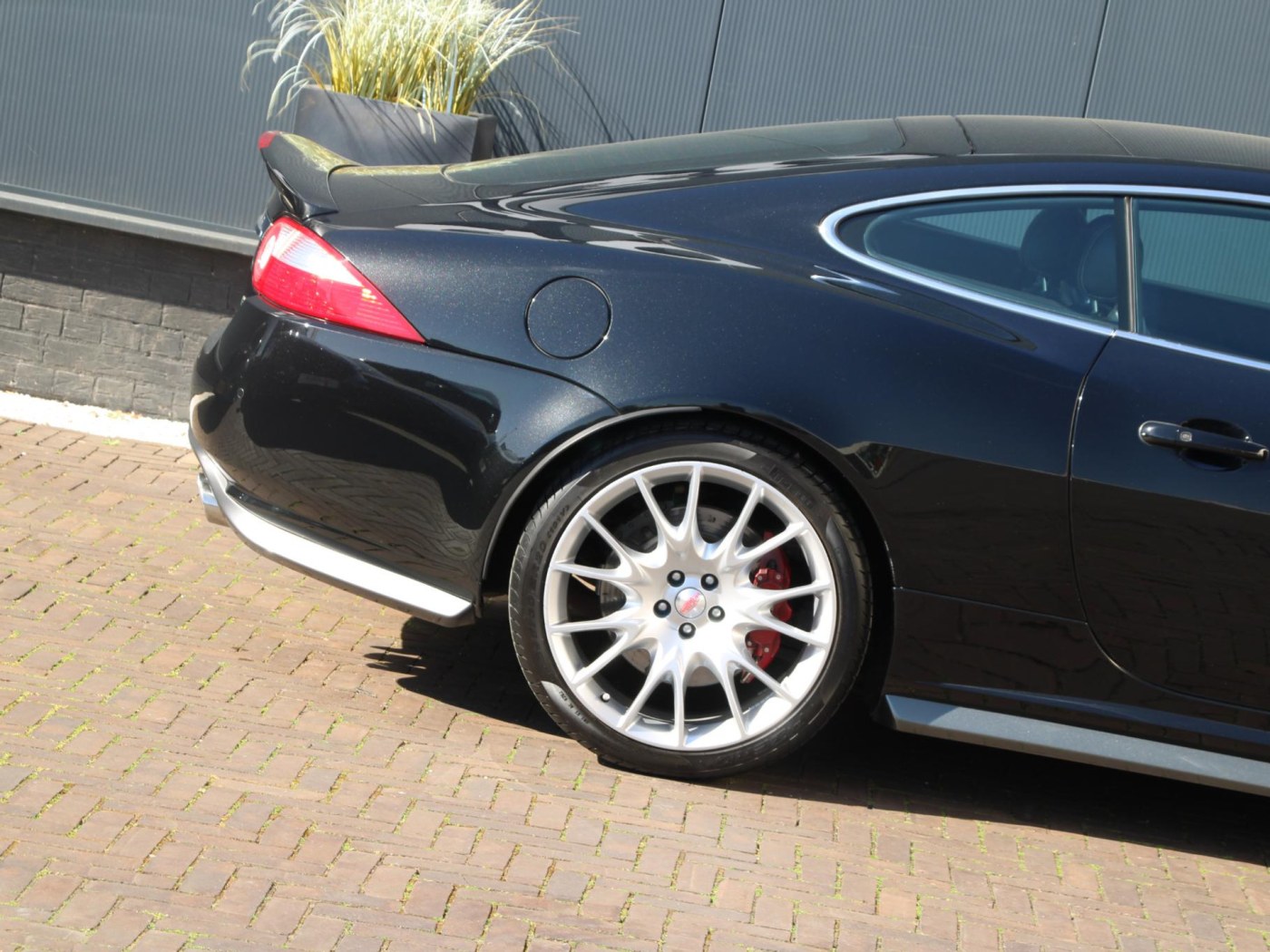 Jaguar XKR-S 4.2 V8 Coupé | 1 van 150 | B&W audio | NL-auto — foto 33 van 71