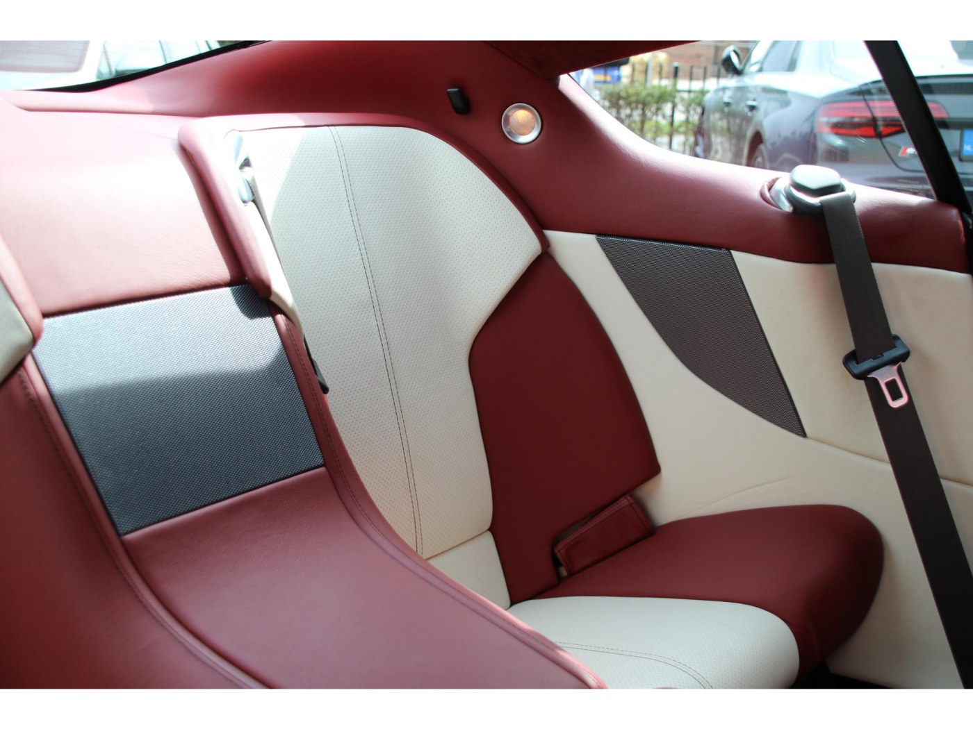 Aston Martin DB9 V12 Touchtronic | 470hp | Only 218km | — foto 31 van 39
