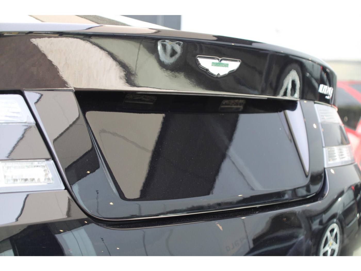 Aston Martin DB9 V12 Touchtronic | 470hp | Only 218km | — foto 38 van 39