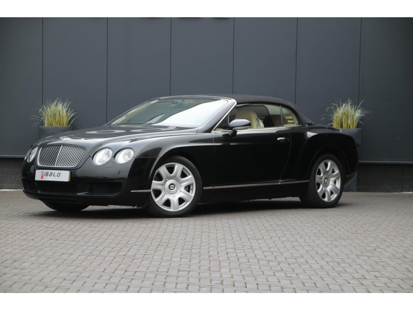 Bentley Continental GTC W12 560pk | Youngtimer | BTW | Nieuwe kap | Carplay — foto 46 van 57