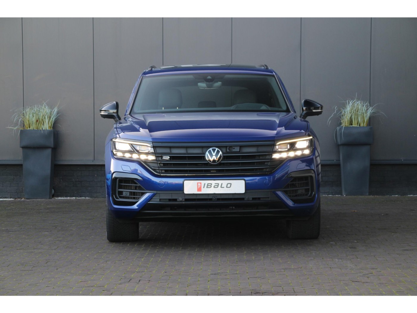 Volkswagen Touareg R 4Motion | 462pk | Massage | Nachtzicht | — foto 36 van 64