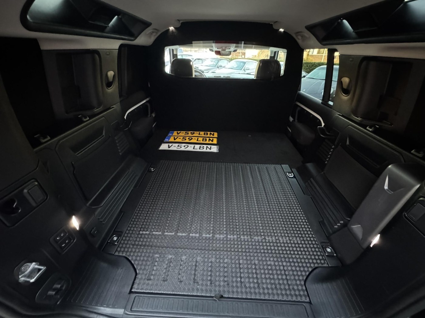 Land Rover Defender 110 D250 MHEV SE | Grijs kenteken | Geen BPM | — foto 9 van 53