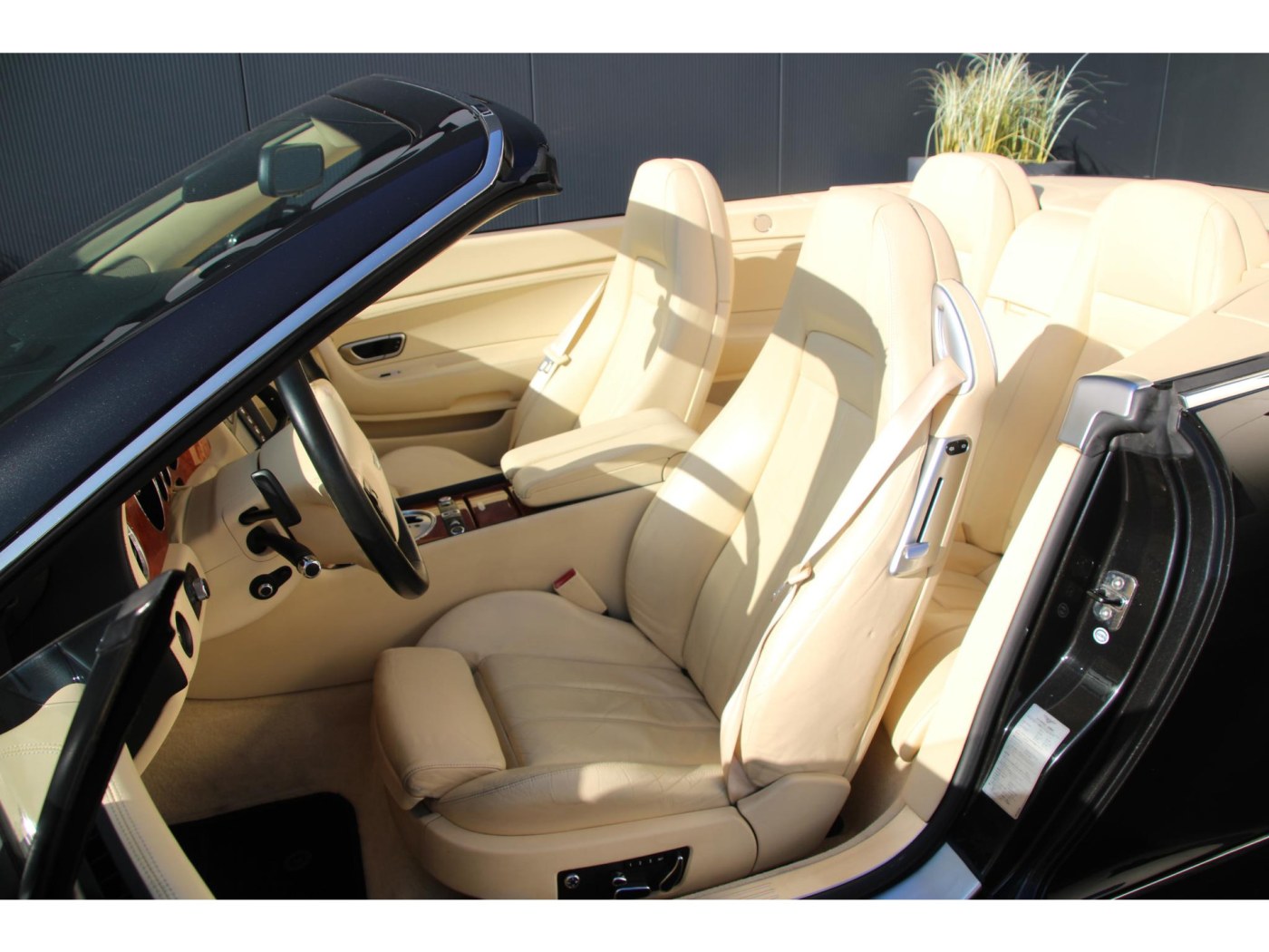 Bentley Continental GTC W12 560pk | Youngtimer | BTW | Nieuwe kap | Carplay — foto 4 van 57