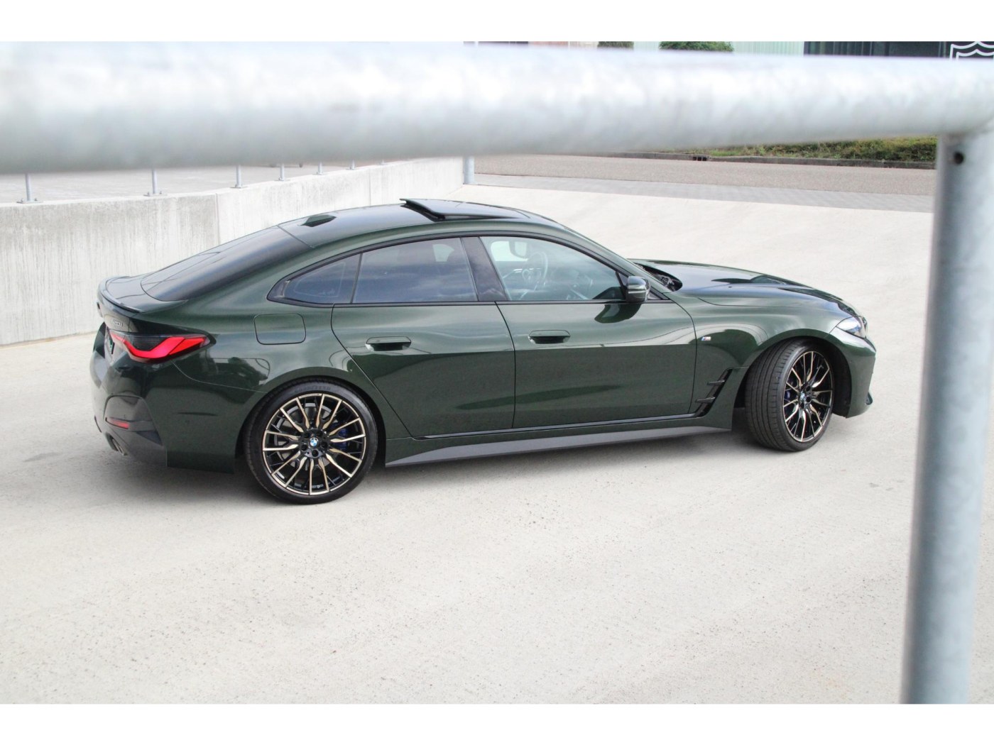 BMW 4-serie Gran Coupé 420i M-Sport Pro | M-stoelen | Schuifdak | Trekhaak | — foto 27 van 41