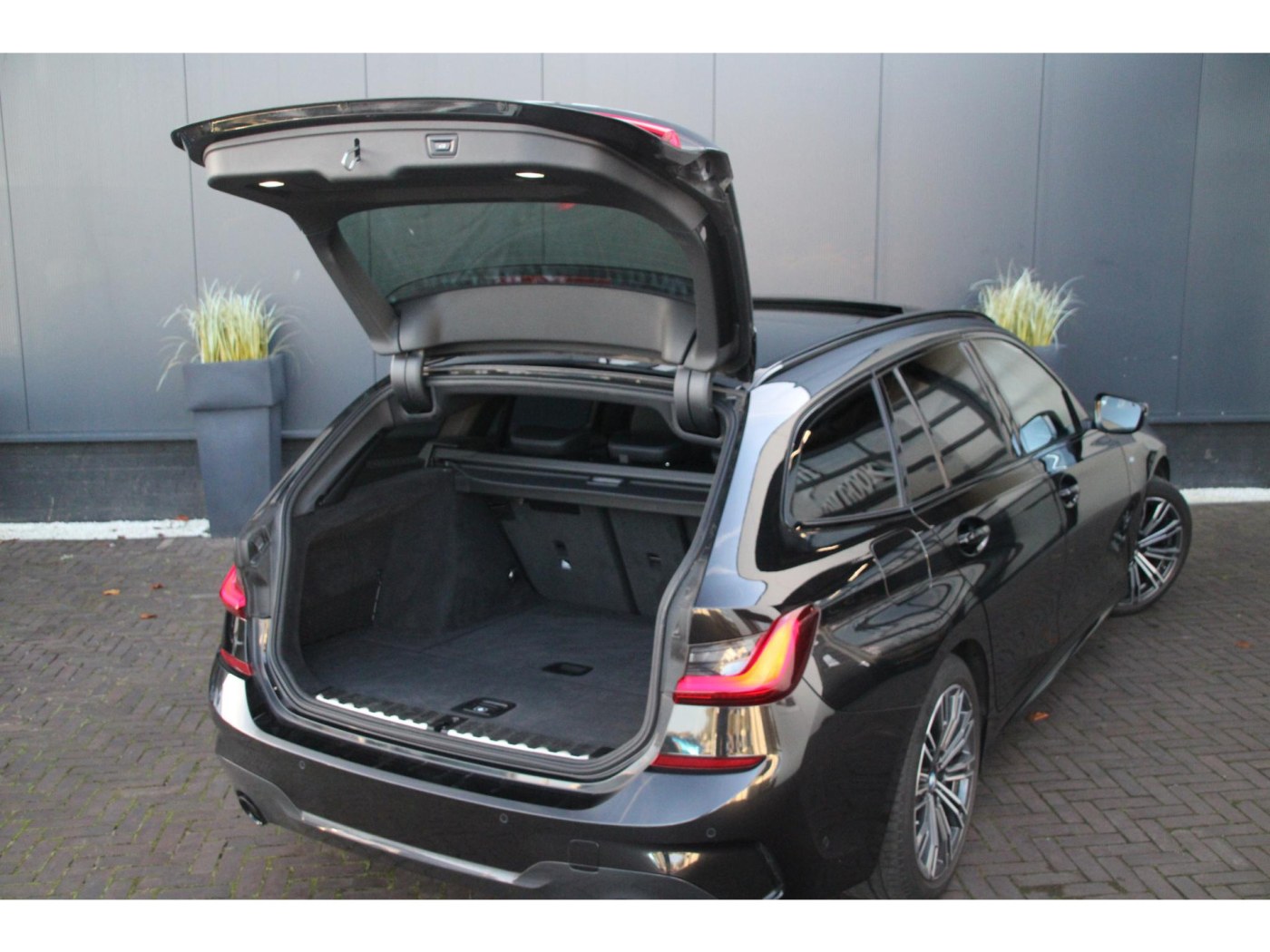 BMW 3-serie Touring 320i M-Sport | Panoramadak | HIFI | BTW-auto | — foto 35 van 39