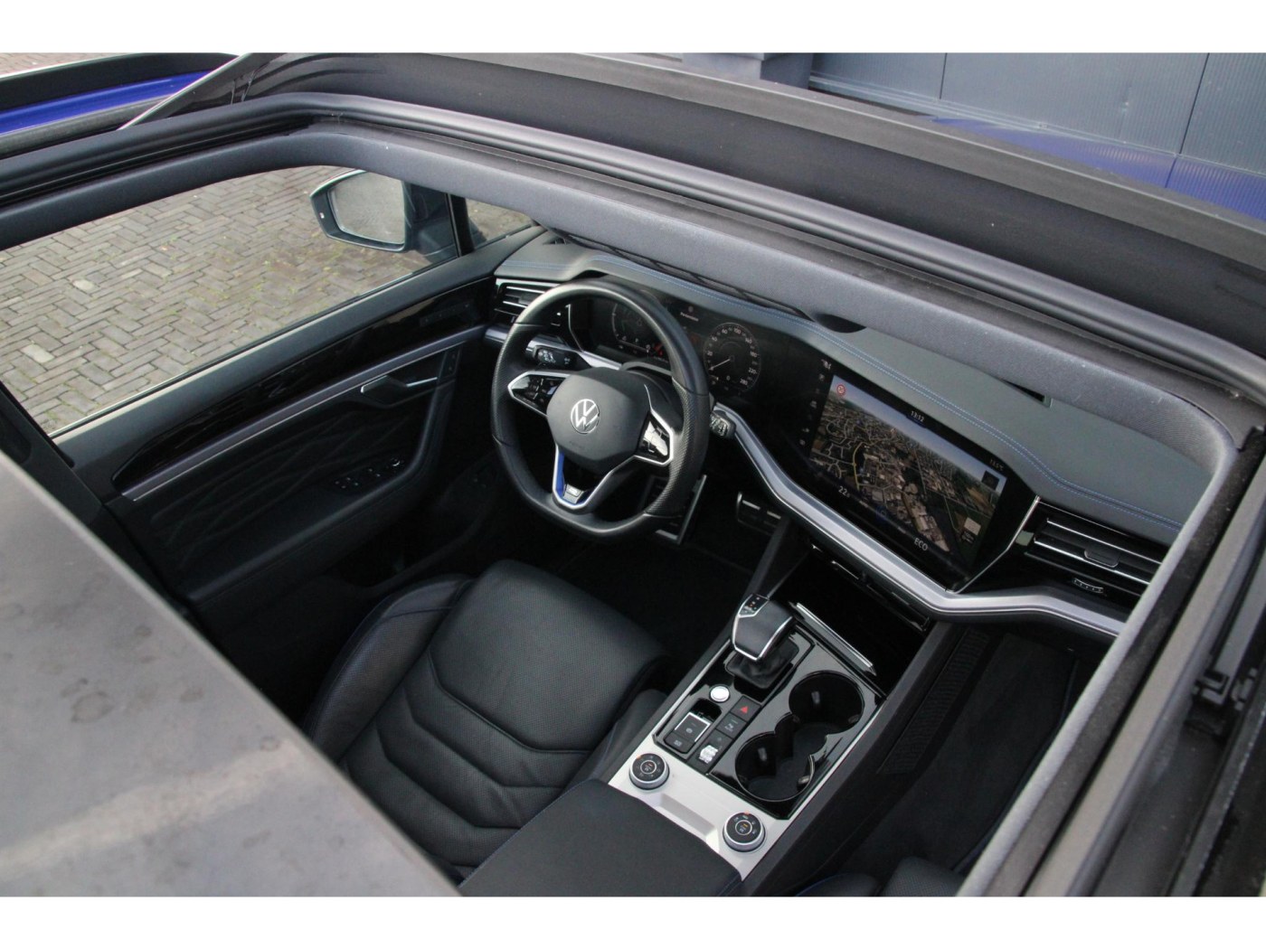 Volkswagen Touareg R 4Motion | 462pk | Massage | Nachtzicht | — foto 41 van 64