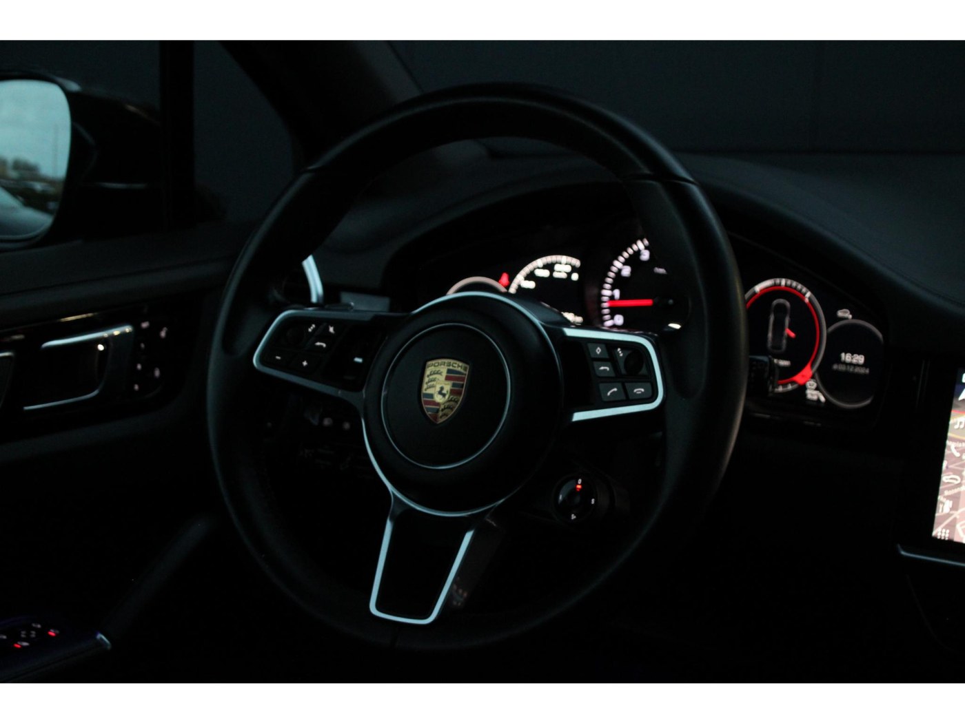 Porsche Cayenne 3.0 | MY2018 | PDCC | Capristo | 22” | pano | achteras | — foto 21 van 46