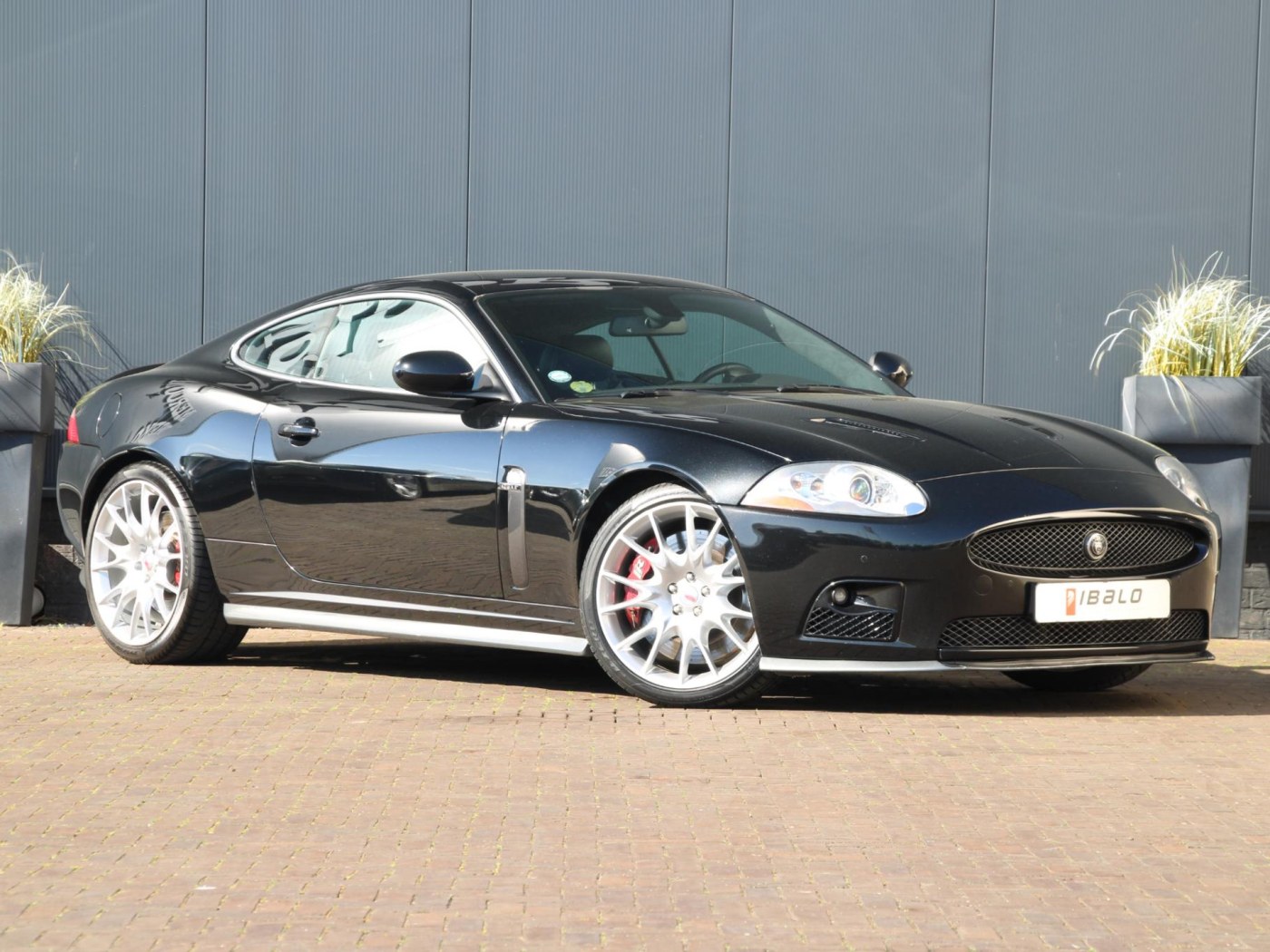 Jaguar XKR-S 4.2 V8 Coupé | 1 van 150 | B&W audio | NL-auto — foto 30 van 71