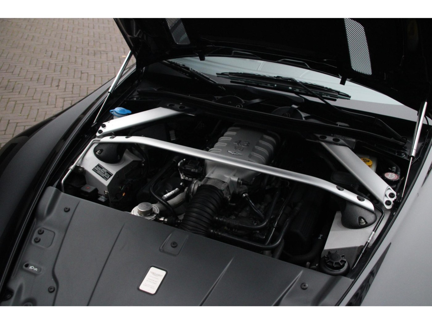 Aston Martin V8 Vantage V8 | NL-auto | Handbak 6 | 2e eigenaar | — foto 45 van 49