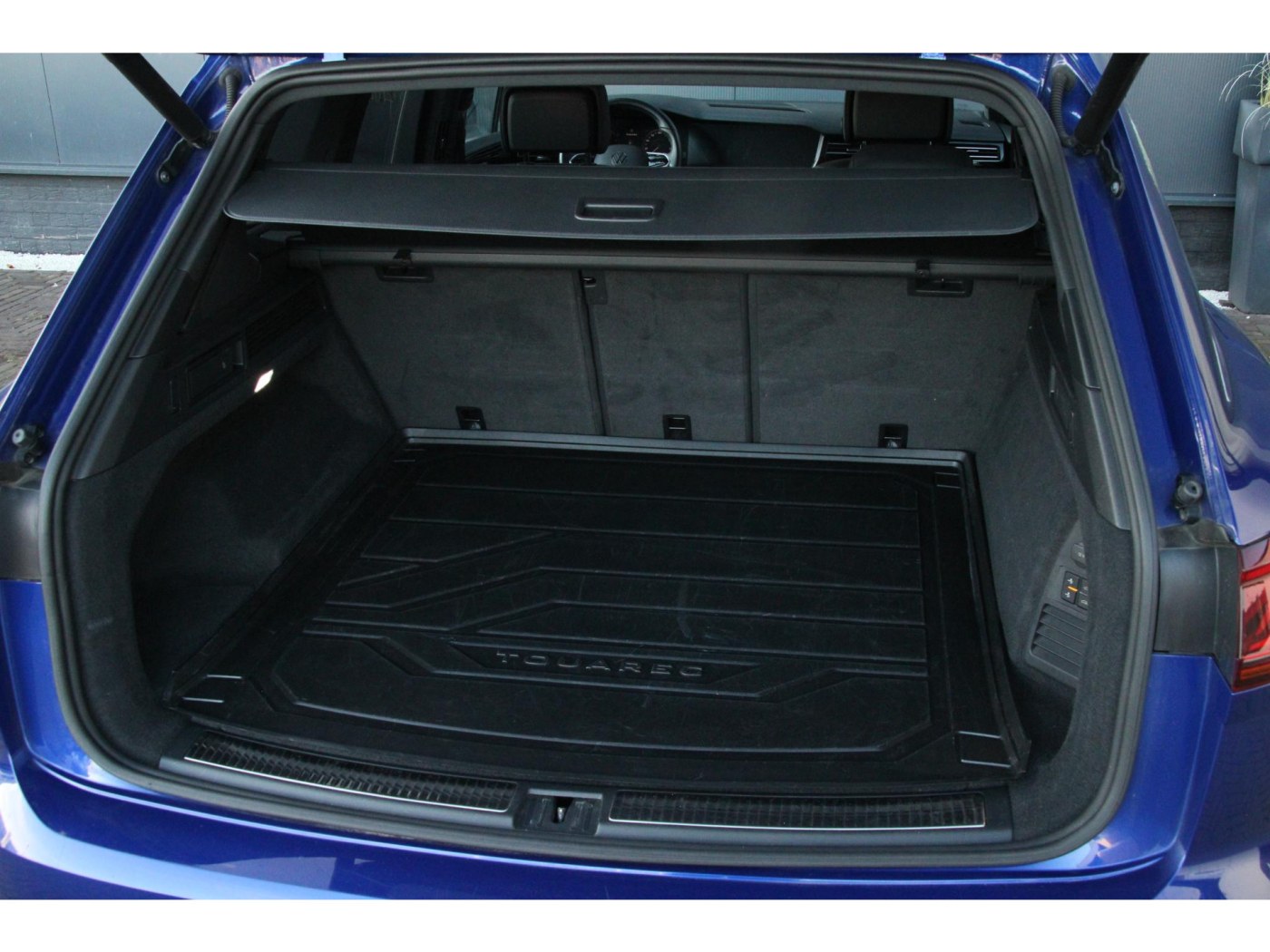Volkswagen Touareg R 4Motion | 462pk | Massage | Nachtzicht | — foto 50 van 64