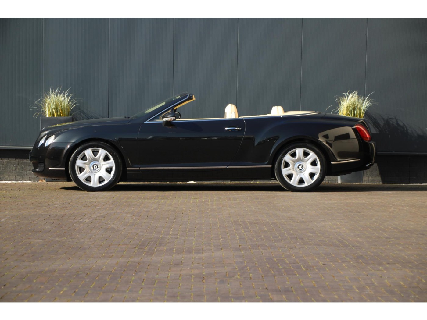 Bentley Continental GTC W12 560pk | Youngtimer | BTW | Nieuwe kap | Carplay — foto 15 van 57