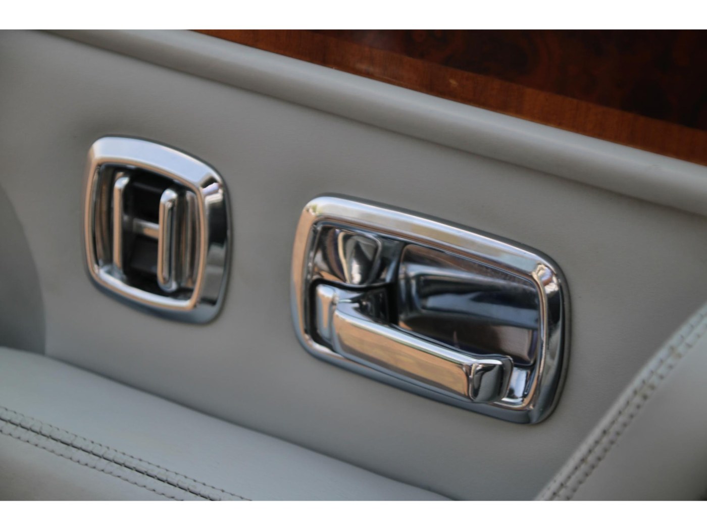 Bentley Azure 6.75 V8 Convertible | 390pk | 750Nm | Youngtimer | Historie | — foto 35 van 44