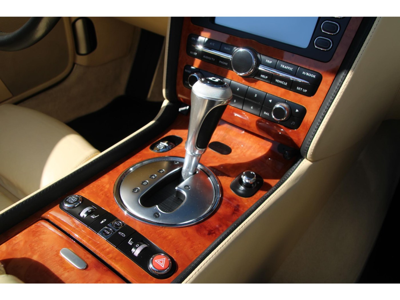 Bentley Continental GTC W12 560pk | Youngtimer | BTW | Nieuwe kap | Carplay — foto 23 van 57