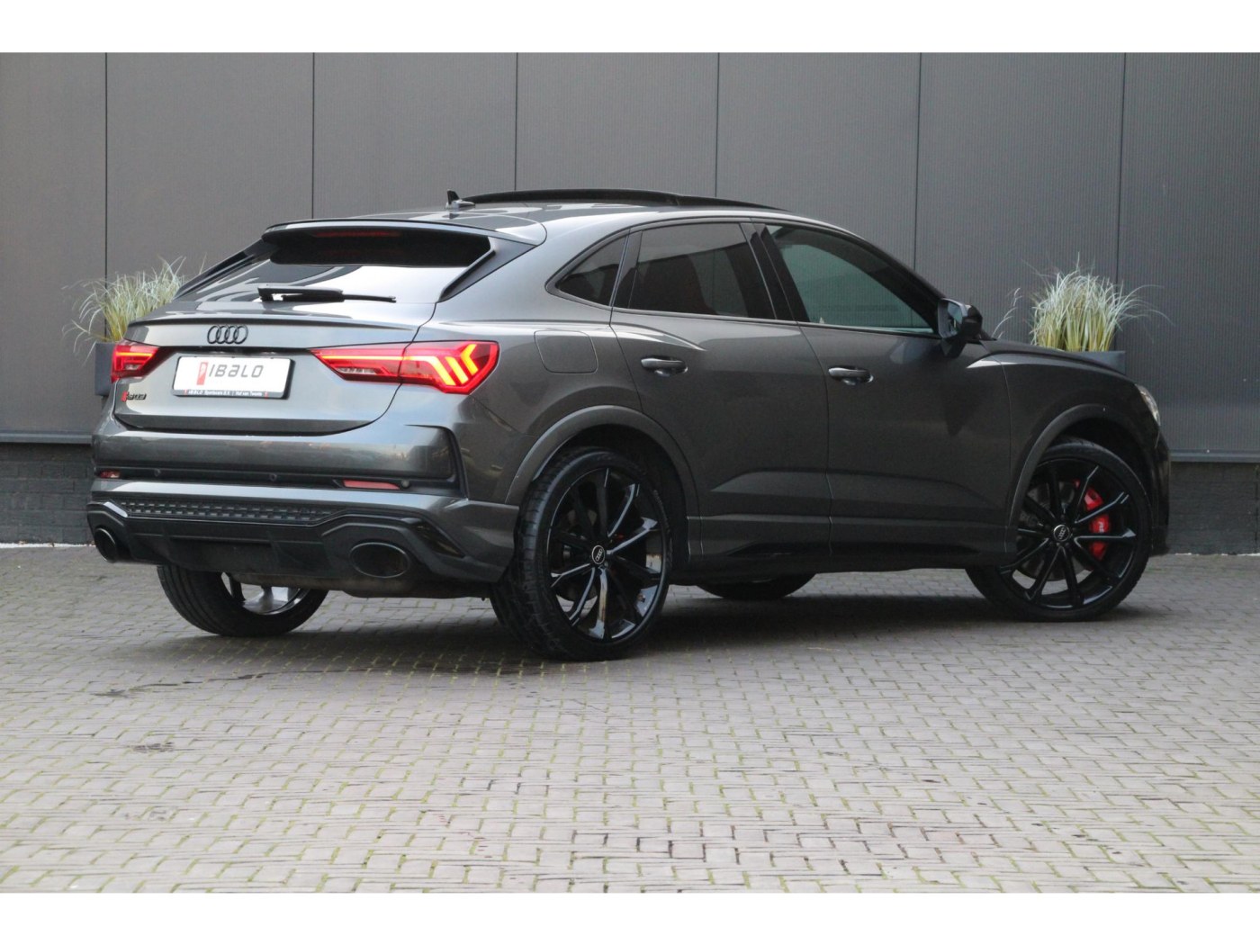 Audi Q3 Sportback TFSI RS | RS Stoelen | B&O | Sportuitlaat — foto 2 van 25