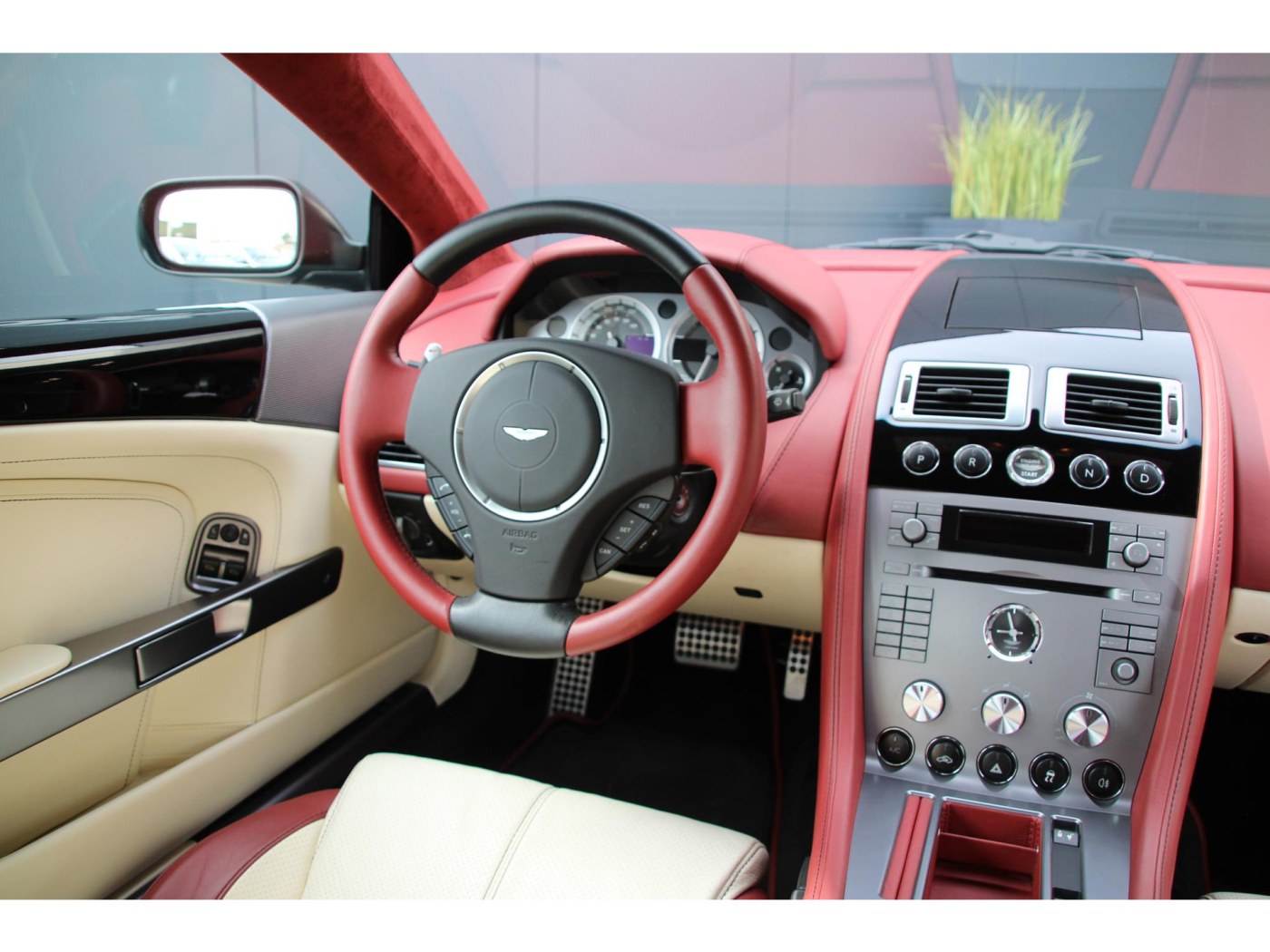 Aston Martin DB9 V12 Touchtronic | 470hp | Only 218km | — foto 3 van 39