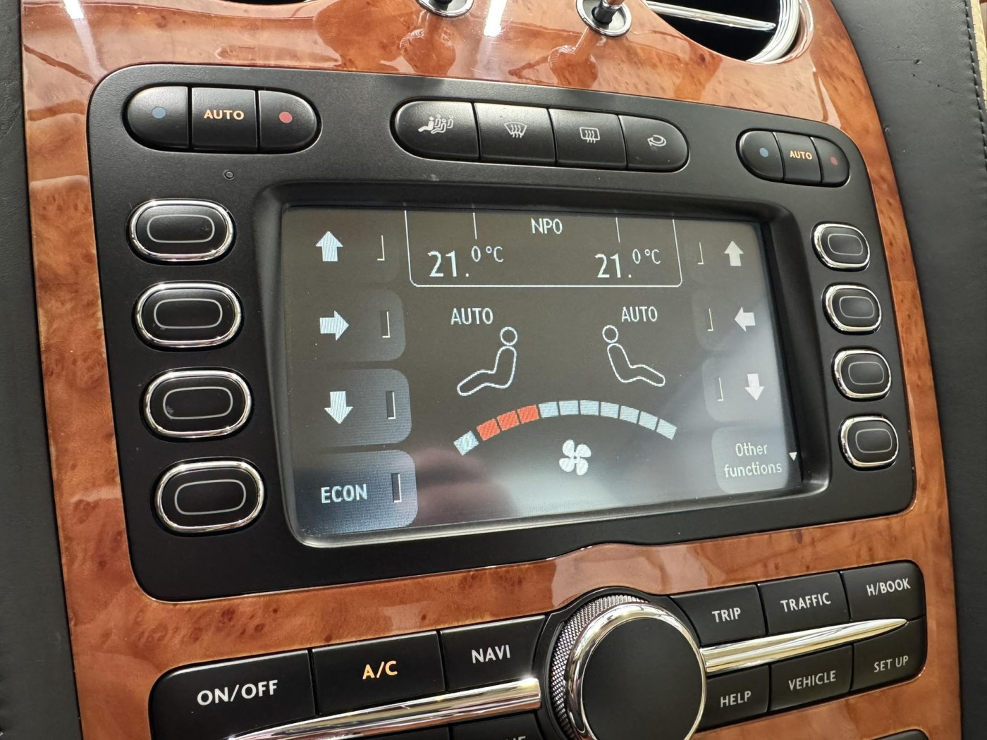 Bentley Continental GTC W12 560pk | Youngtimer | BTW | Nieuwe kap | Carplay — foto 35 van 57