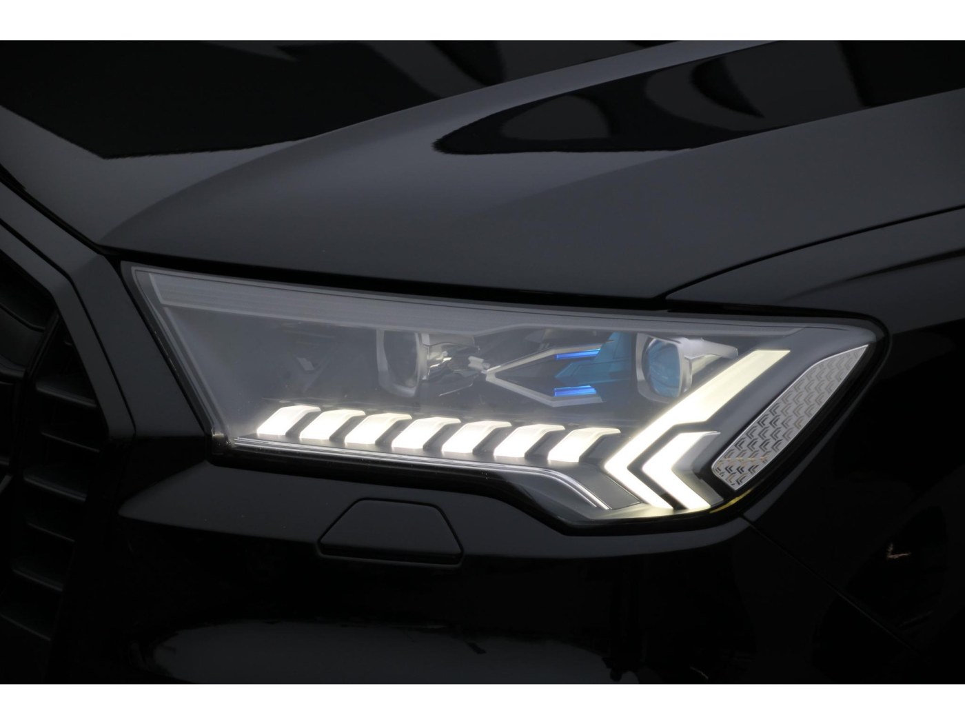 Audi Q7 60 TFSIe Competition | 456pk | S-Stoelen | Trekhaak | BOSE | — foto 7 van 45