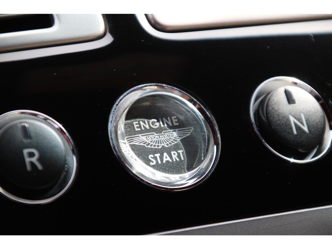 Aston Martin DB9 V12 Touchtronic | 470hp | Only 218km | — foto 20 van 39