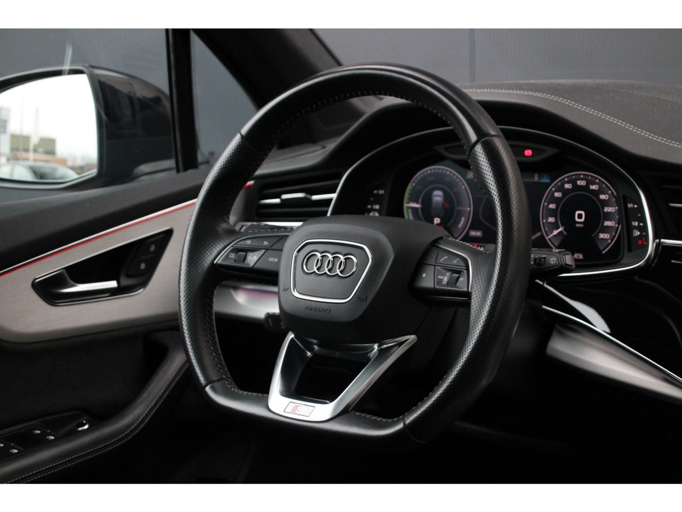 Audi Q7 60 TFSIe Competition | 456pk | S-Stoelen | Trekhaak | BOSE | — foto 18 van 45