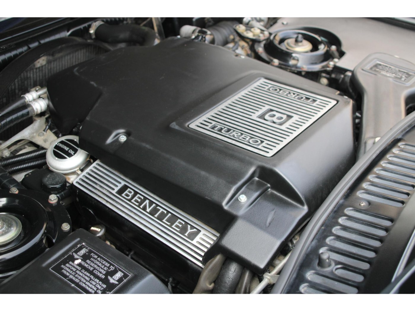 Bentley Azure 6.75 V8 Convertible | 390pk | 750Nm | Youngtimer | Historie | — foto 24 van 44