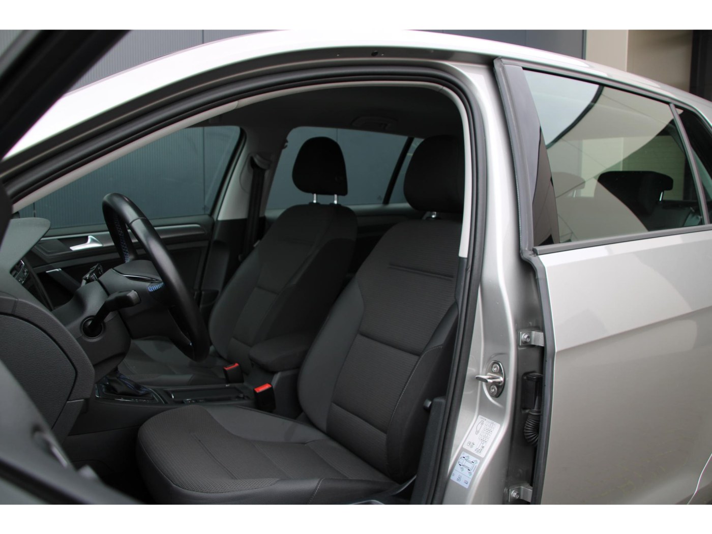 Volkswagen e-Golf E-DITION | BTW-auto | 8% bijtelling | Winterpakket | — foto 4 van 37