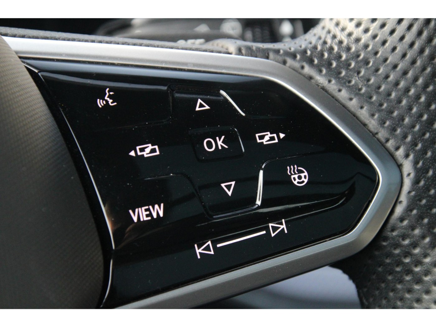 Volkswagen Touareg R 4Motion | 462pk | Massage | Nachtzicht | — foto 15 van 64