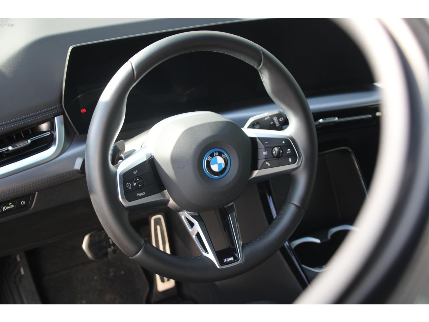 BMW iX1 xDrive30 M-Sport | Trekhaak 1.200kg | stoelverwarming | — foto 18 van 35