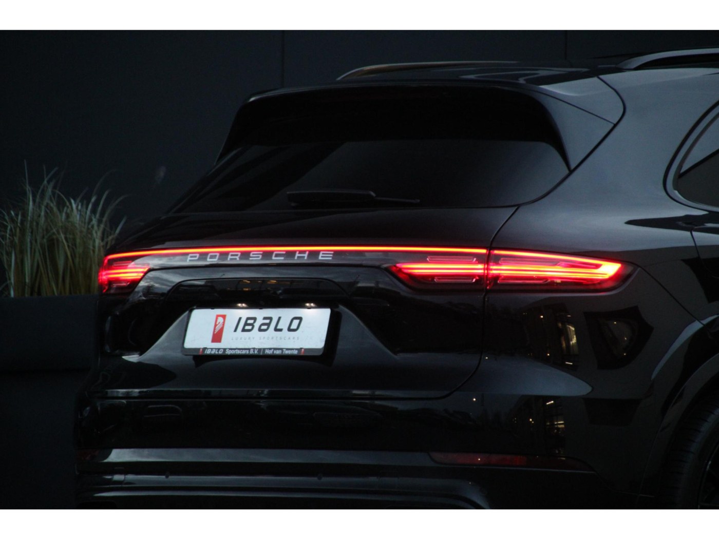 Porsche Cayenne 3.0 | MY2018 | PDCC | Capristo | 22” | pano | achteras | — foto 25 van 46