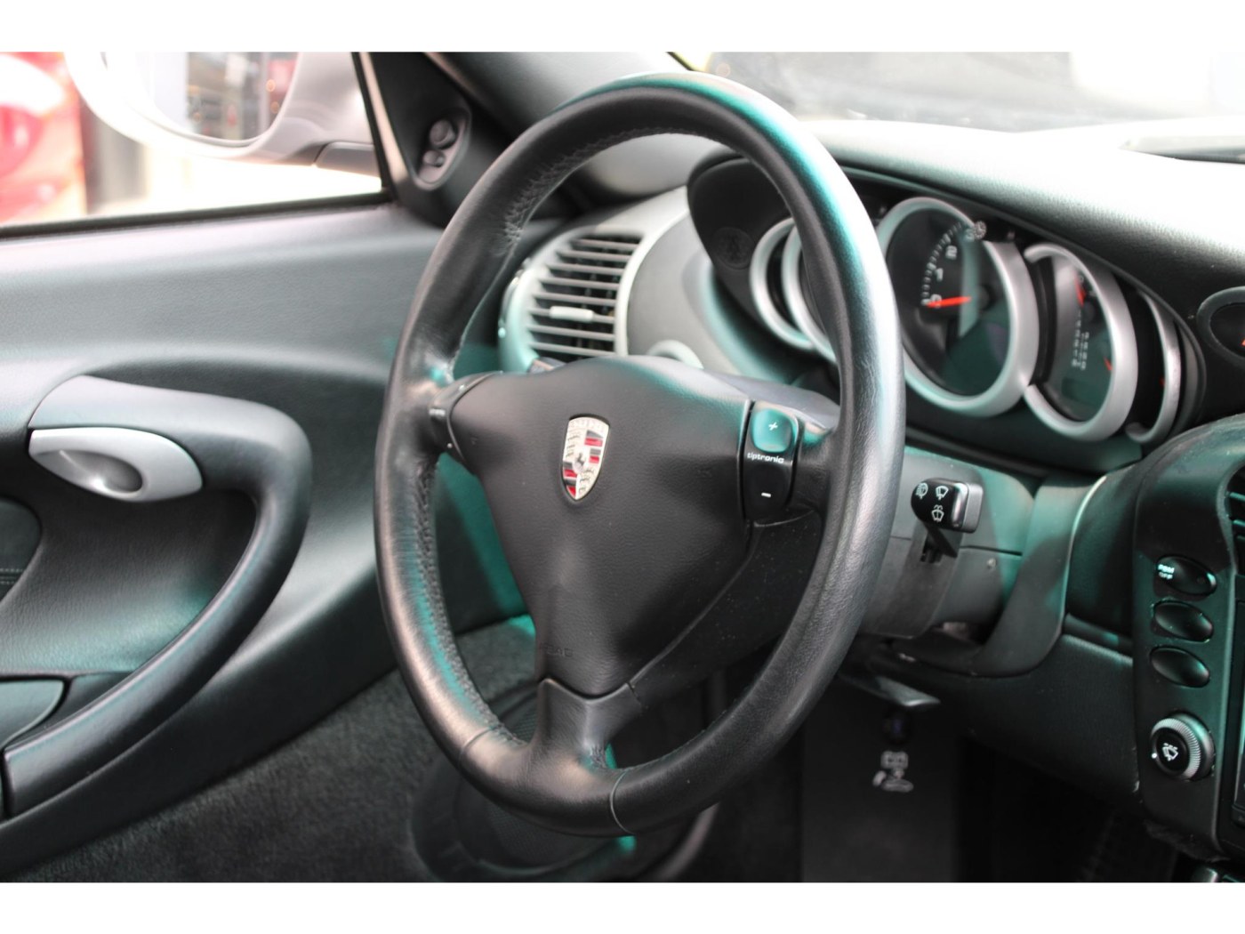 Porsche 911 3.6 Carrera (996) 320pk | Youngtimer | Volledige historie | GT3 velgen — foto 24 van 36