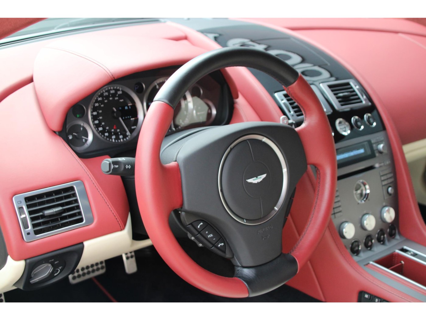 Aston Martin DB9 V12 Touchtronic | 470hp | Only 218km | — foto 37 van 39