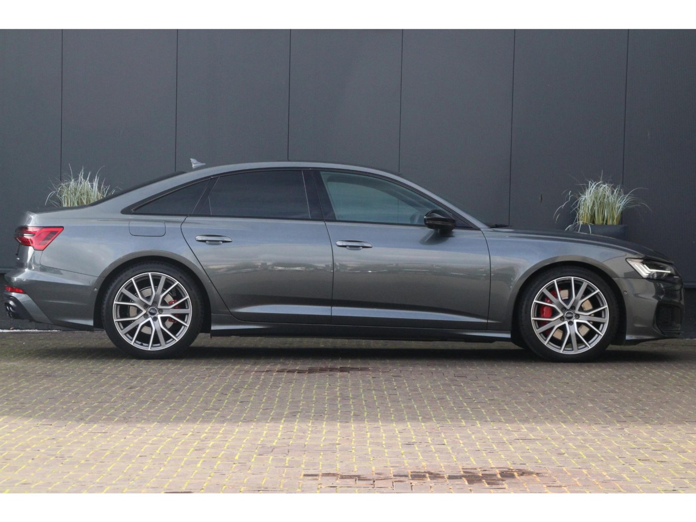 Audi A6 Limousine 55 TFSI e quattro Competition — foto 17 van 22
