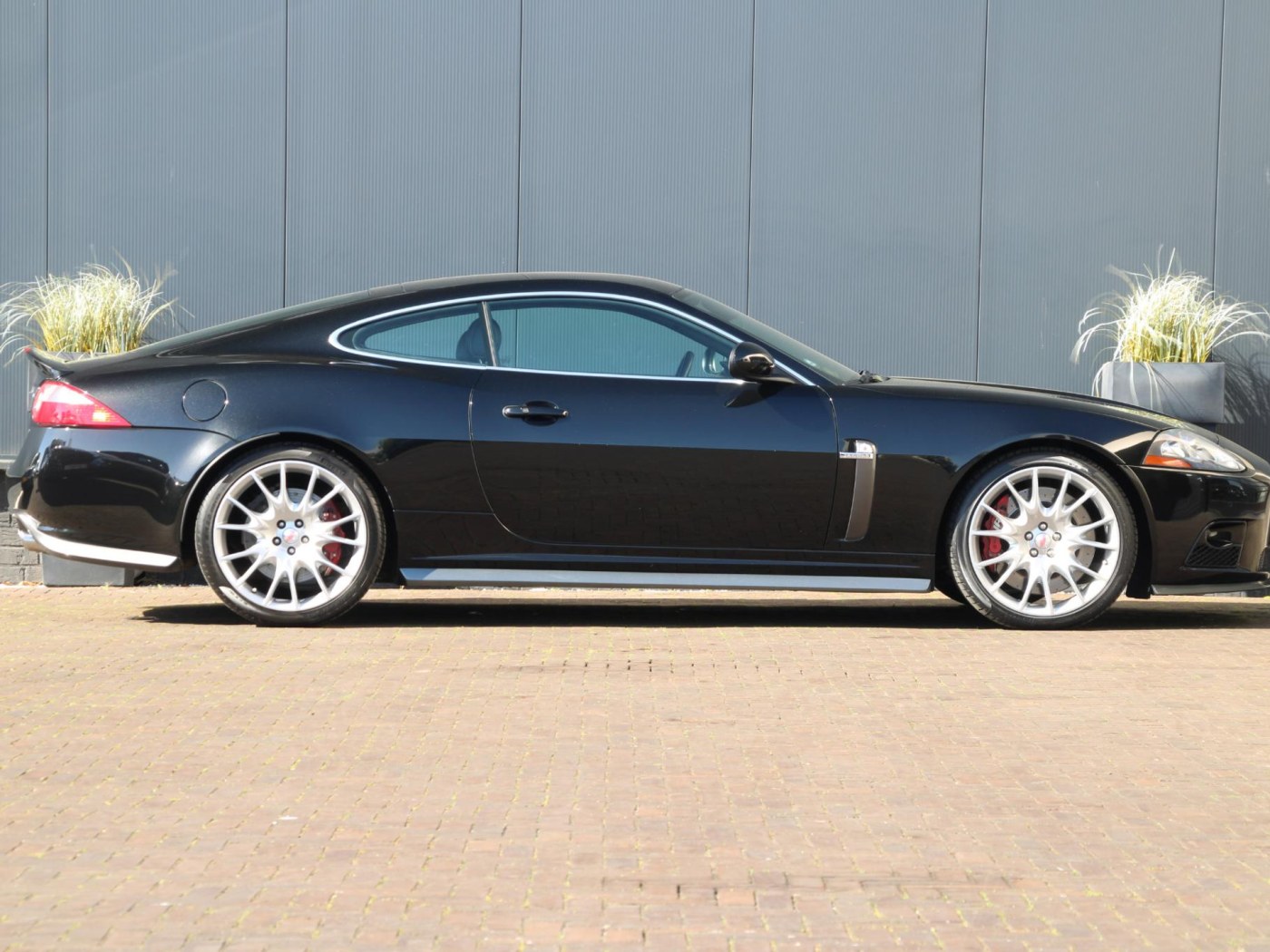 Jaguar XKR-S 4.2 V8 Coupé | 1 van 150 | B&W audio | NL-auto — foto 31 van 71