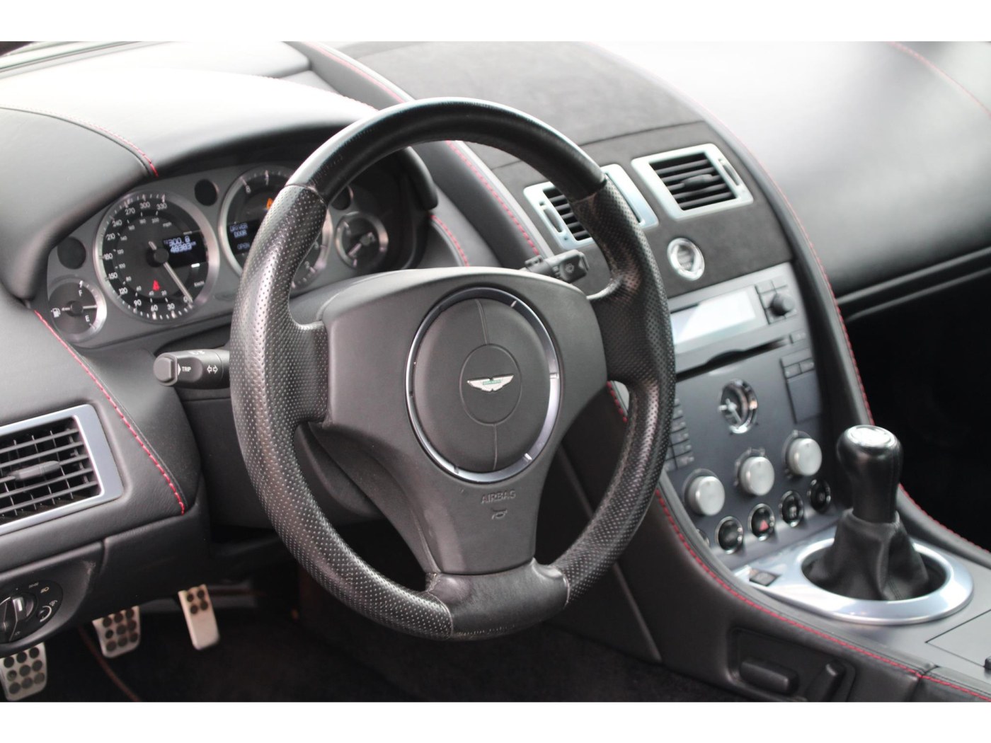Aston Martin V8 Vantage | Handbak 6 | Green Black | BTW-auto | — foto 11 van 42