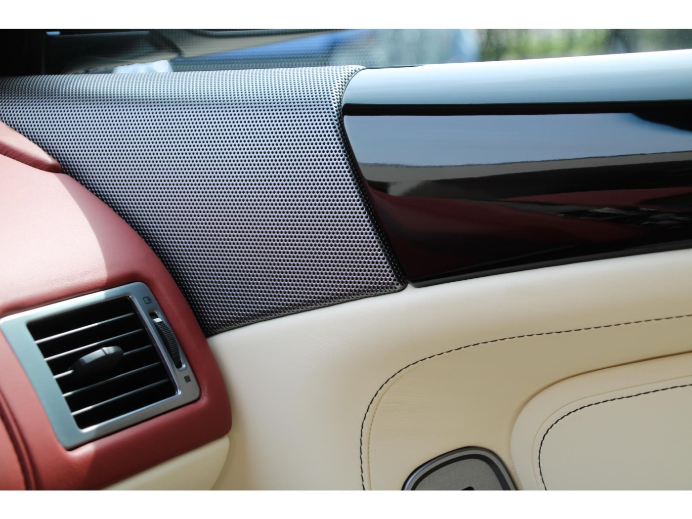 Aston Martin DB9 V12 Touchtronic | 470hp | Only 218km | — foto 21 van 39